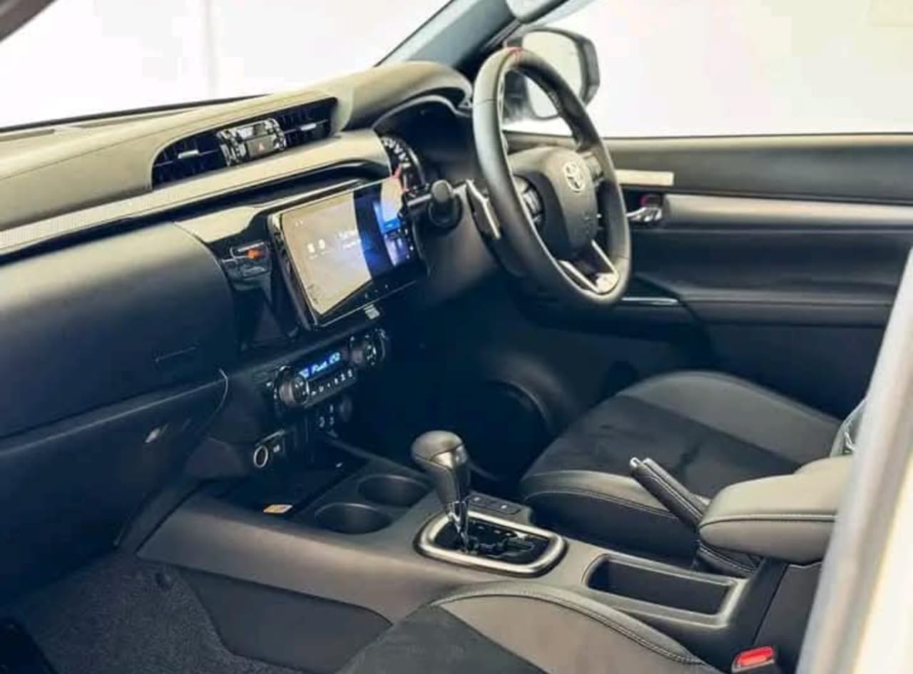 2024 Toyota Hilux 4.0L - Image 4