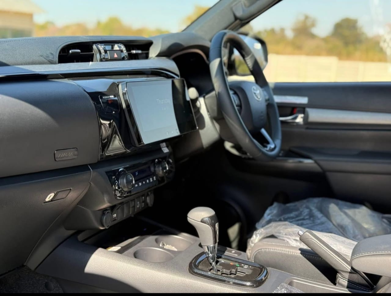 2023 Toyota Hilux 2.8GD-6 4x4 GR Sport - Image 2