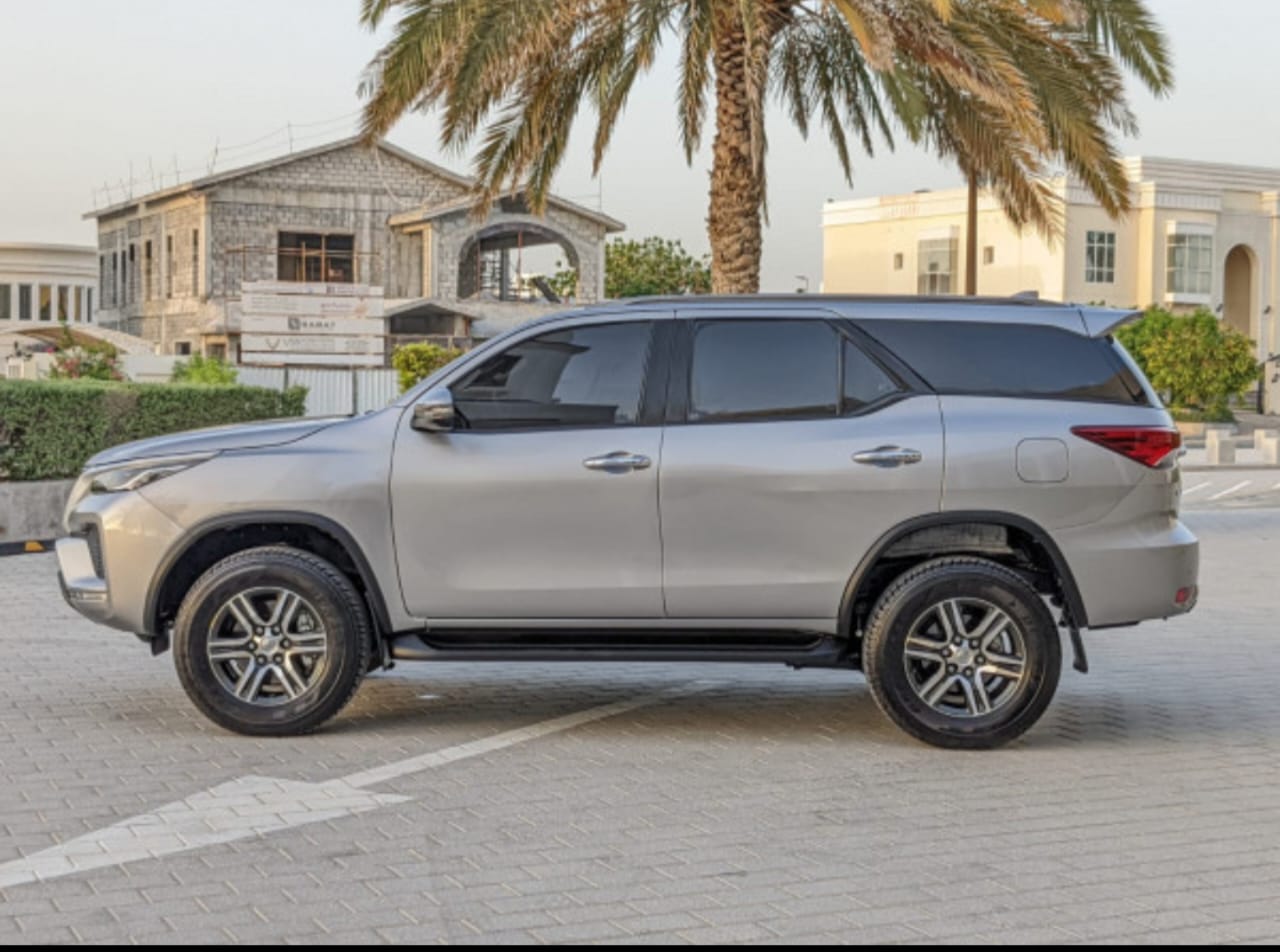 Toyota Fortuner 2023 - Image 6