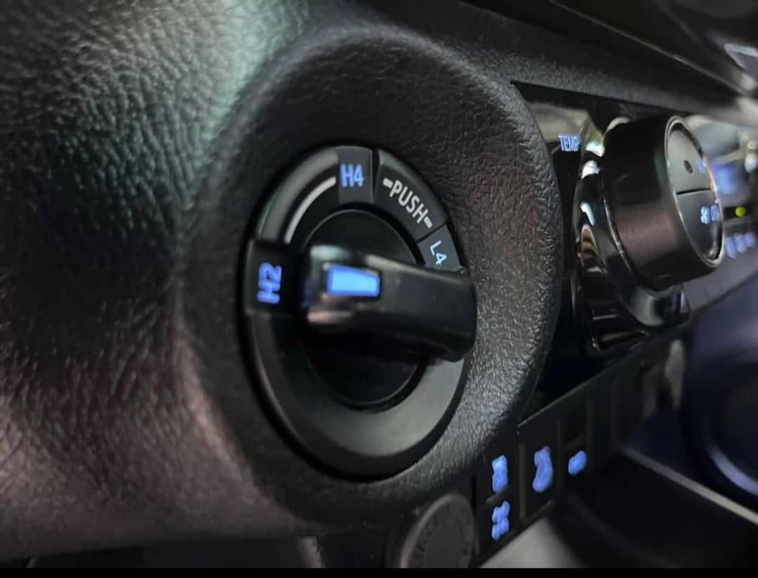 2022 Toyota Hilux 4x4 diesel engine full option - Image 2