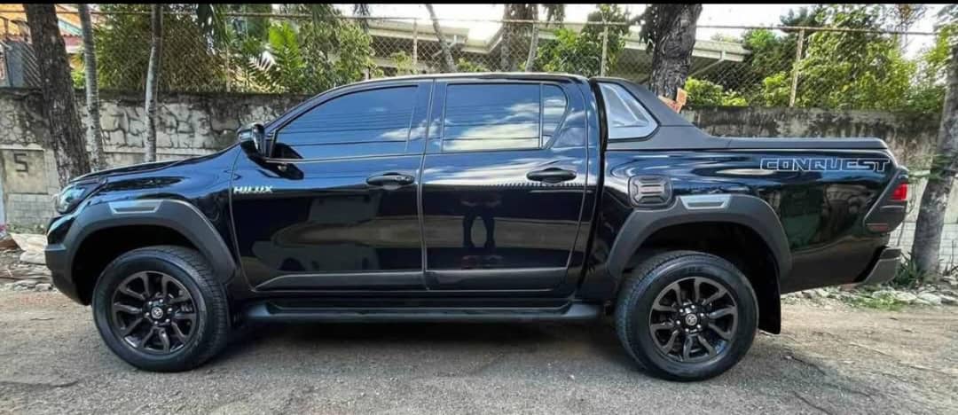 2022 Toyota Hilux 4x4 diesel engine full option - Image 7