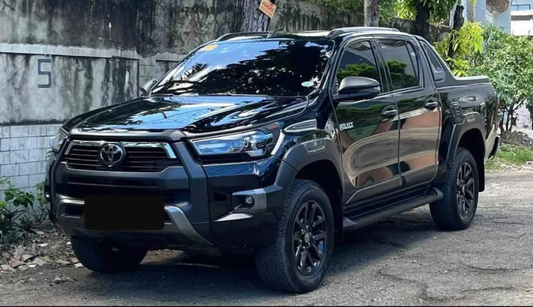 2022 Toyota Hilux 4x4 diesel engine full option - Image 9