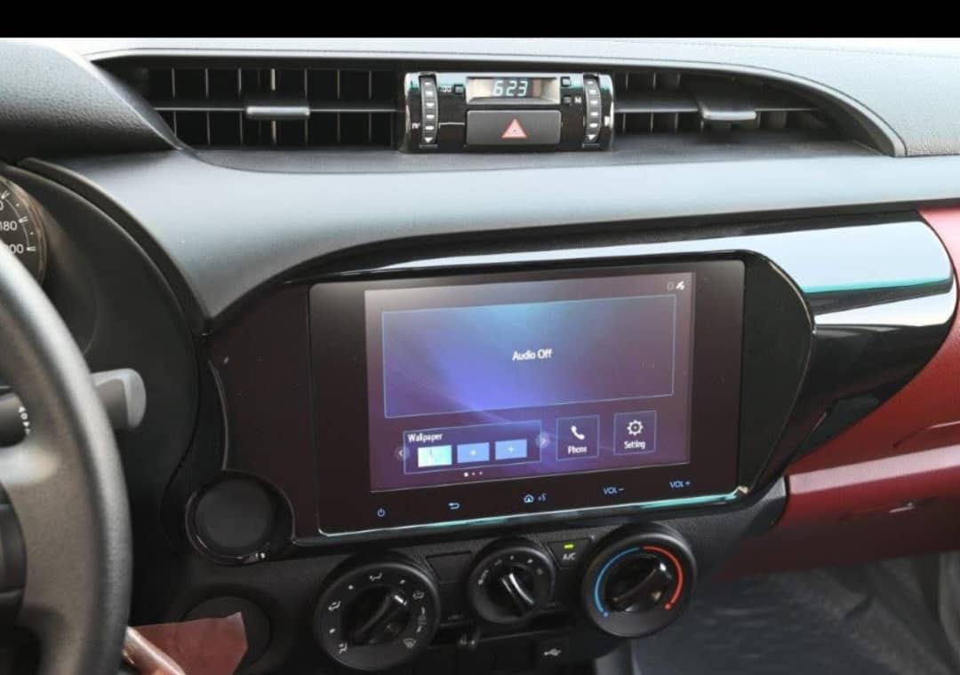 2019 Toyota Hilux - Image 2