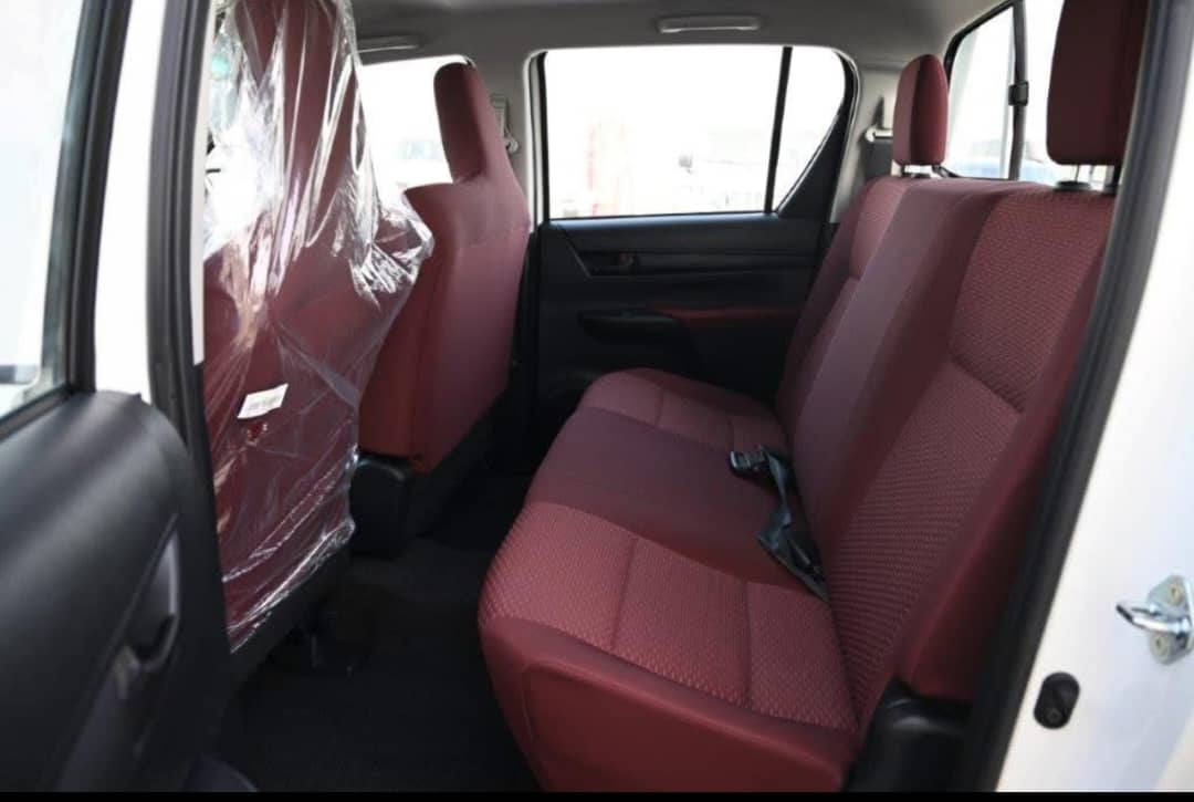 2019 Toyota Hilux - Image 4