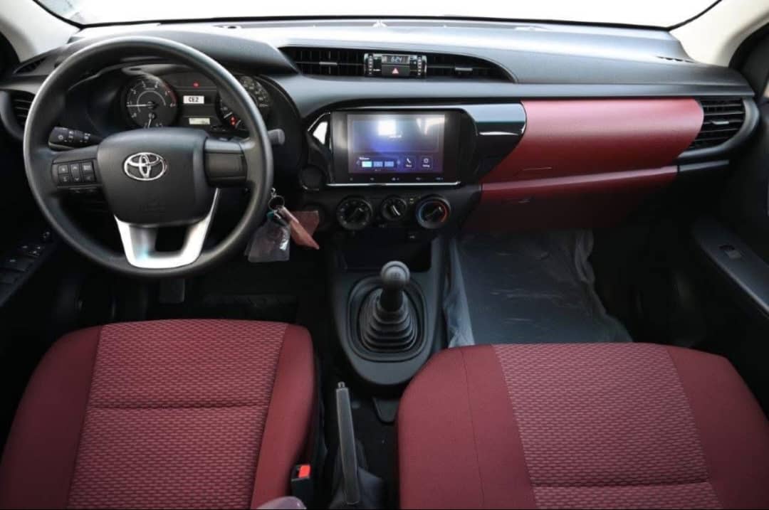 2019 Toyota Hilux - Image 5