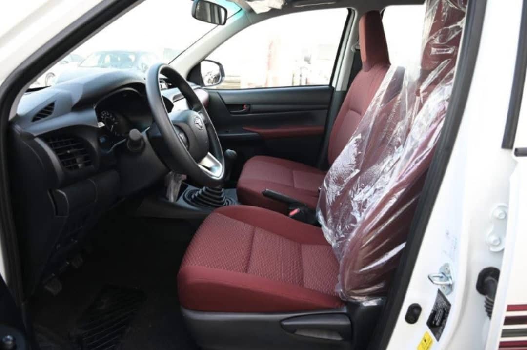 2019 Toyota Hilux - Image 6