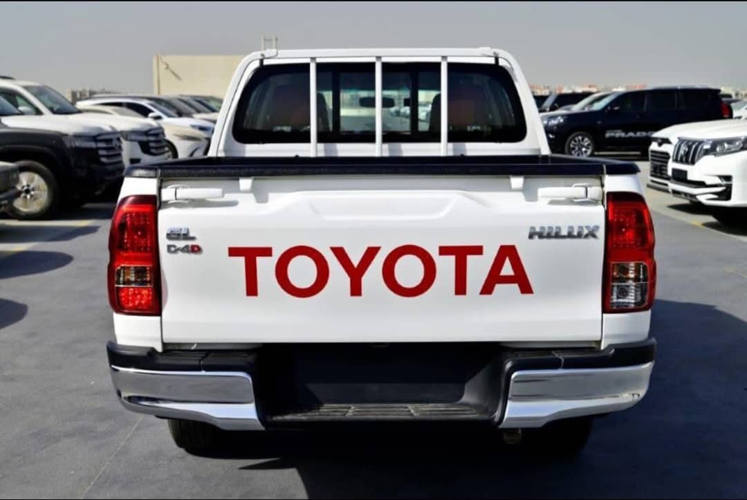 2019 Toyota Hilux - Image 11