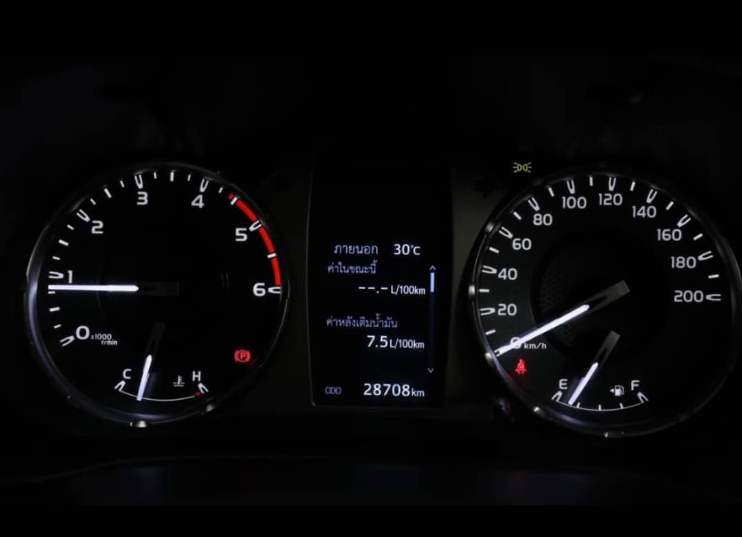 2023 Toyota Hilux Revo - Image 7