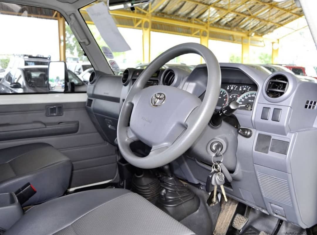 2019 Toyota Land cruiser V6 - Image 5