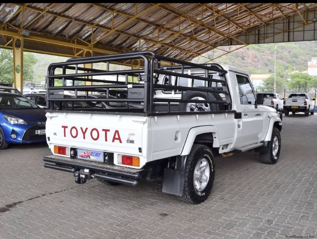 2019 Toyota Land cruiser V6 - Image 6