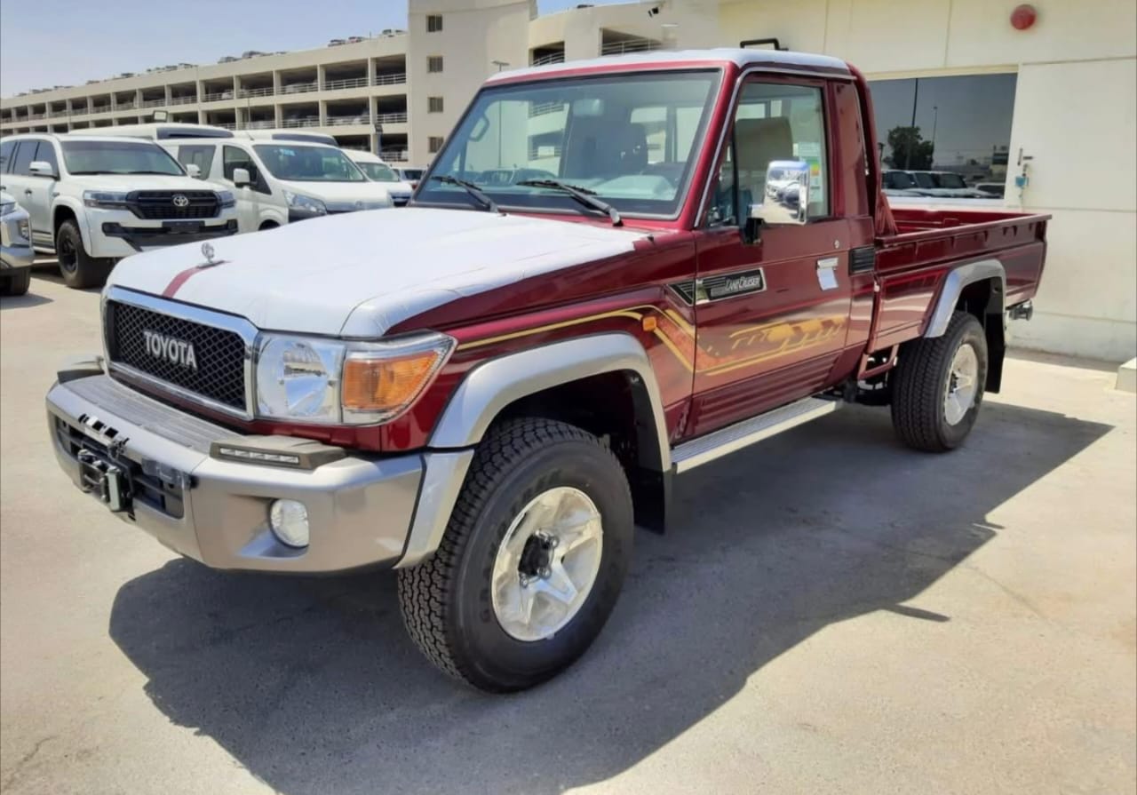 2019 Toyota Land Cruiser Pickup - Image 10