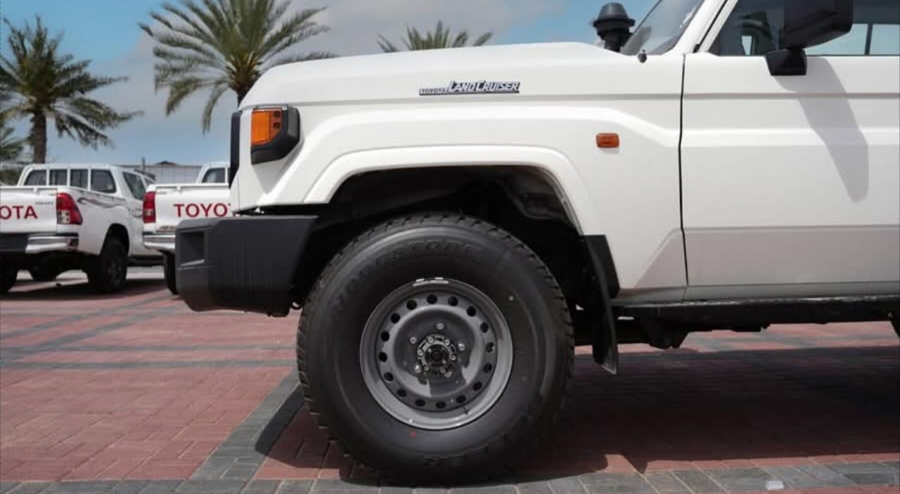 2023 Toyota Land Cruiser 78 Series 4.2L Hardtop - Image 9
