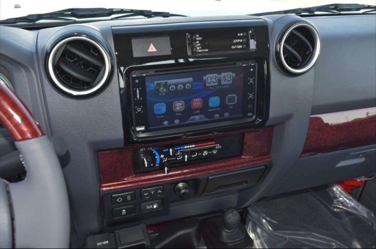 2019 Toyota Land Cruiser Pickup - Image 11